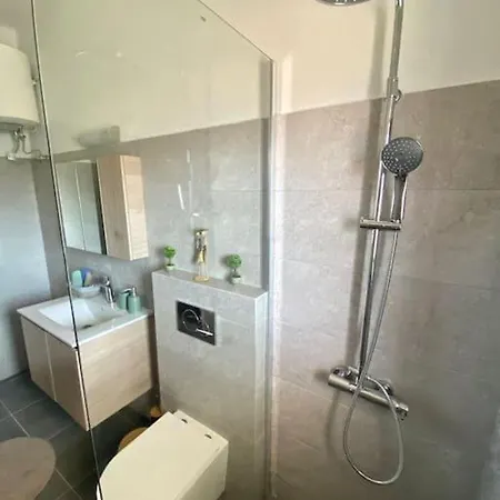 τέσσερις εποχές Apartman *